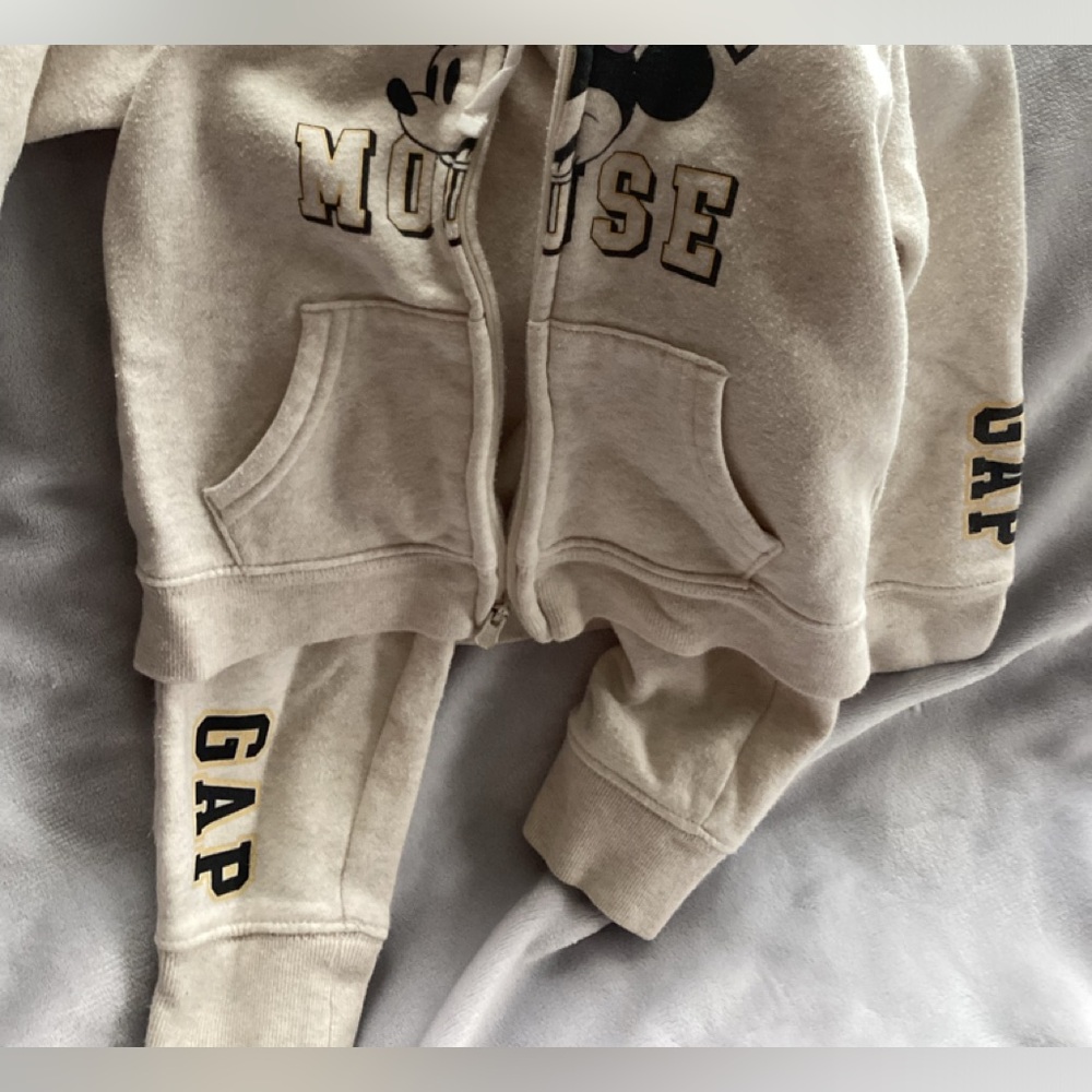 Gap sweatsuit